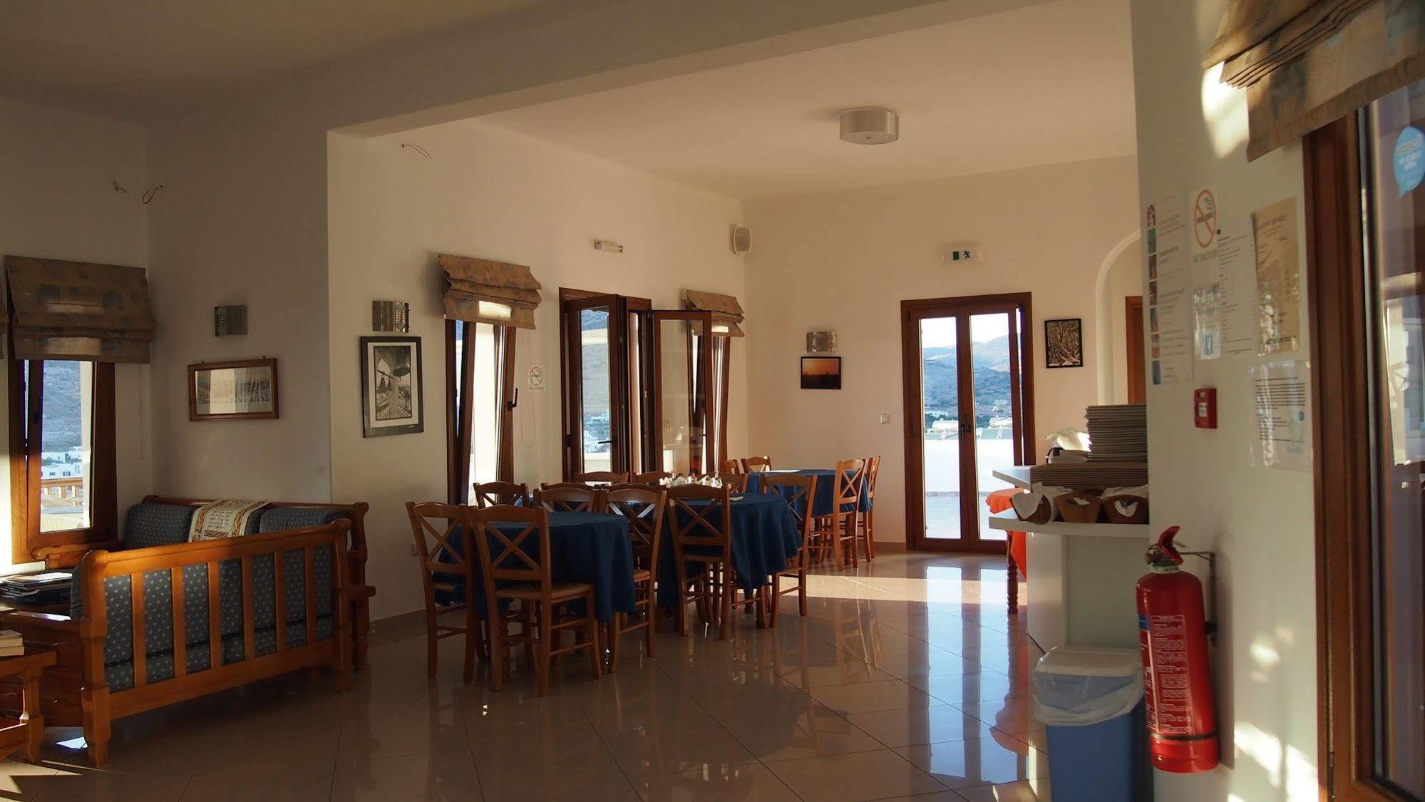 Homer'S Inn Hotel イオス島 チョーラ エクステリア 写真